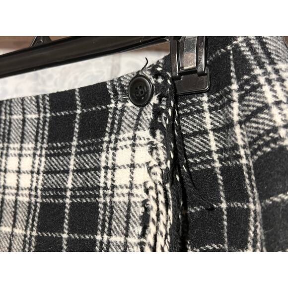 Cambridge Country Plaid Wrap Skirt Fringe Button & Snap‎ Closure Women's Size 6P - Picture 3 of 10